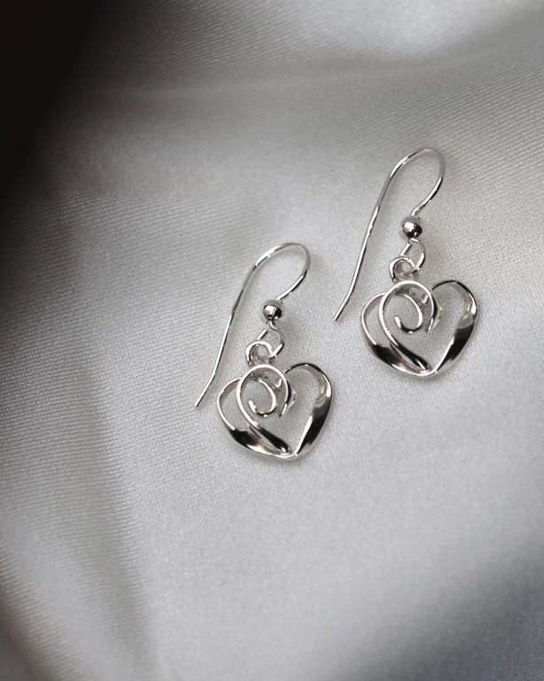 Guldviva Stormskärs Maja hjärta örhängen på krok, koukkukorvakorut