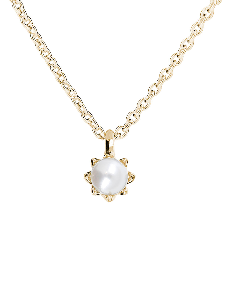 Kohinoor Rosa 123-260-5 hängsmycke har en 5 mm sötvattenspärla i en sexuddig gyllene krona.
