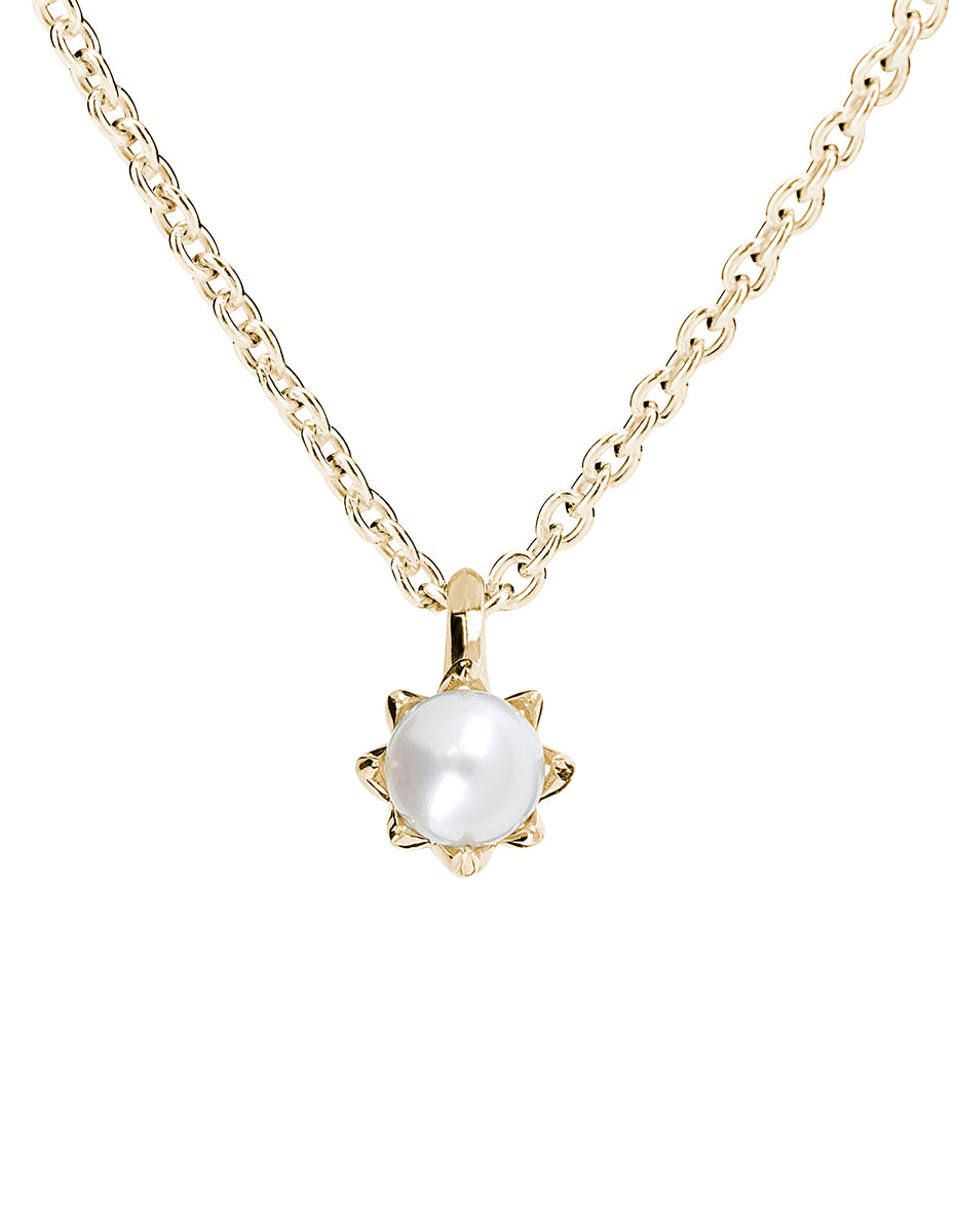 Kohinoor Rosa 123-260-5 hängsmycke har en 5 mm sötvattenspärla i en sexuddig gyllene krona.