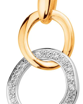 Kohinoor 123-9331 diamanthänge har två sammanflätade ringar: Den övre ringen är gjord av glänsande 14-karats gult guld. Den nedre ringen är gjord av 14 karats vitguld och är infattad med 16 ljusa Wesselton-diamanter (totalvikt 0,09 karat).