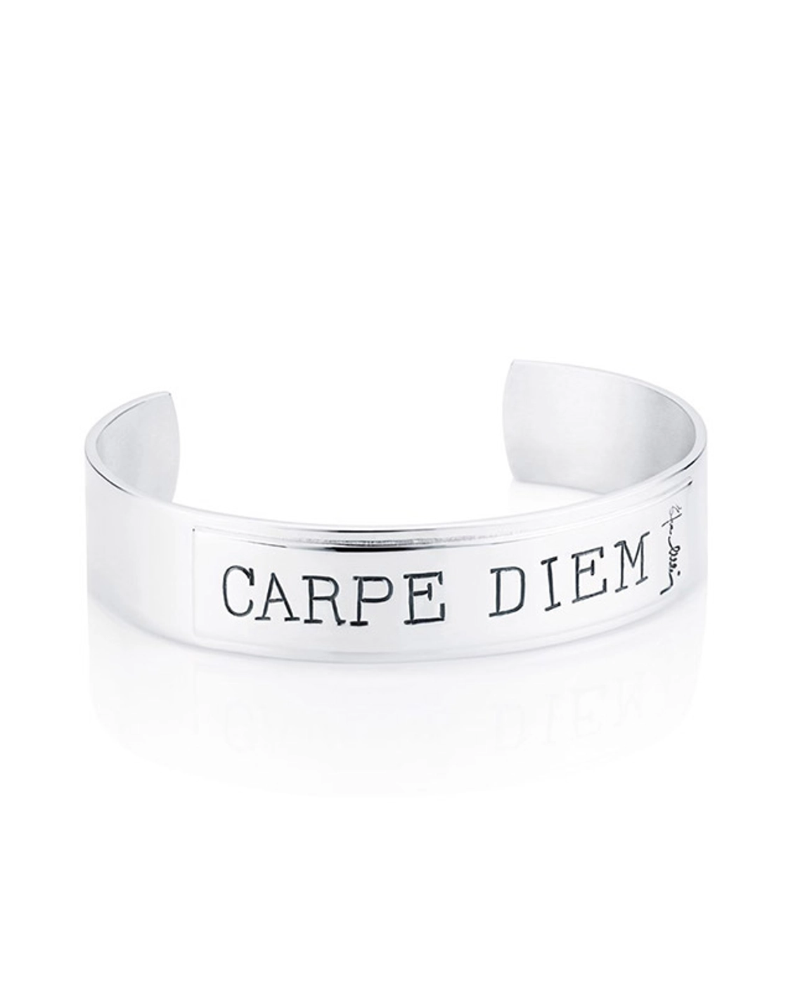 Breda Efva Attling Carpe Diem Cuff öppen armring i silver med gravyr, artikelnummer 14-100-00075.
