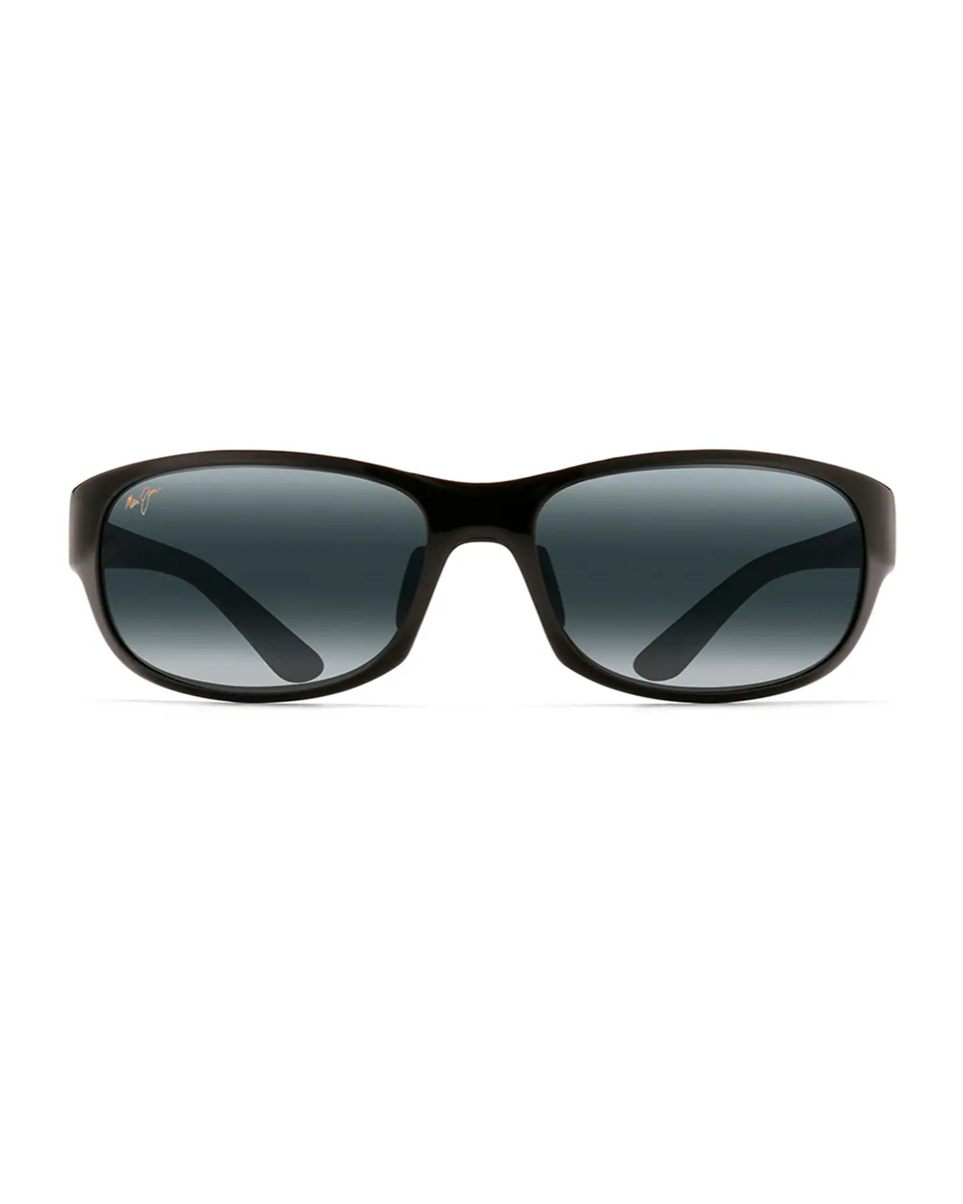 Urheilullisen tyylikkäät Maui Jim Twin Falls -aurinkolasit suoraan edestä kuvattuna. Kiiltävän mustat Gloss Black Fade -kehykset ja tummanharmaat Neutral Grey -linssit.