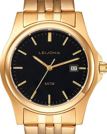 Kullanvärinen Leijona Legends 74 Steel Gold -unisex-rannekello suoraan edestä kuvattuna. Kellossa on 38 mm runko, monirivinen teräsranneke ja tyylikäs musta kellotaulu kultaisilla osoittimilla sekä päivämääränäytöllä.