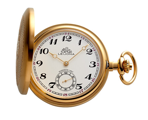 Klassiskt Leijona Gold Tone & Decorated 5531-43 fickur fotograferat rakt framifrån med öppet lock. Boett i lyxigt gulguld, vit urtavla med arabiska siffror och guldfärgade visare.