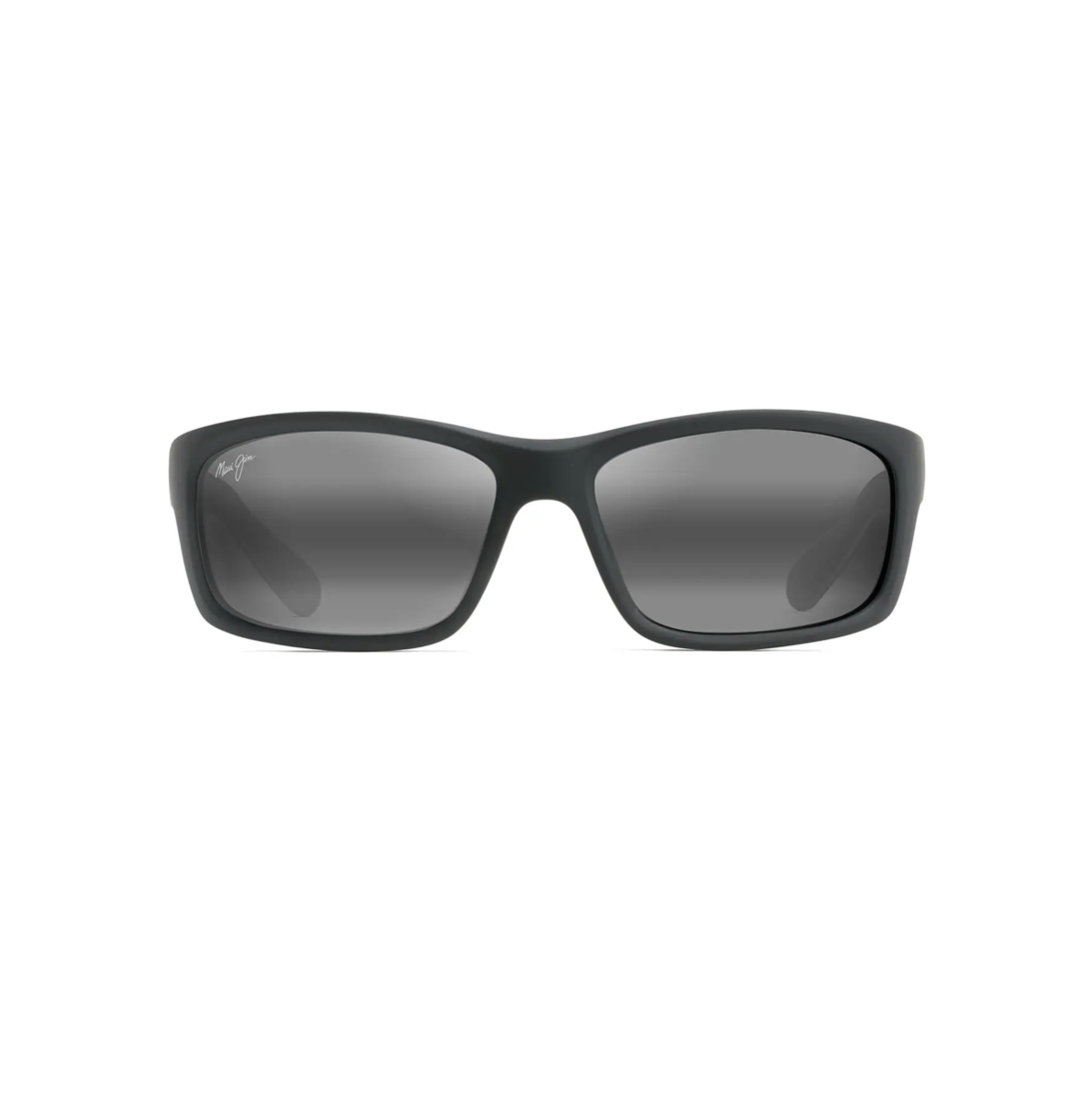 Urheilulliset Maui Jim Kanaio Coast -wrap-aurinkolasit suoraan edestä kuvattuna. Mattamusta kokokehys, kaareva muotoilu ja laadukkaat tummanharmaat linssit.