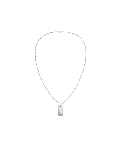 Kedjan på Calvin Klein Metallic Waves CKL35100033 -halsbandet är 63,5 cm lång och har ett papegojlås. Hänget är en rektangulär platta med en yta som liknar vågor.