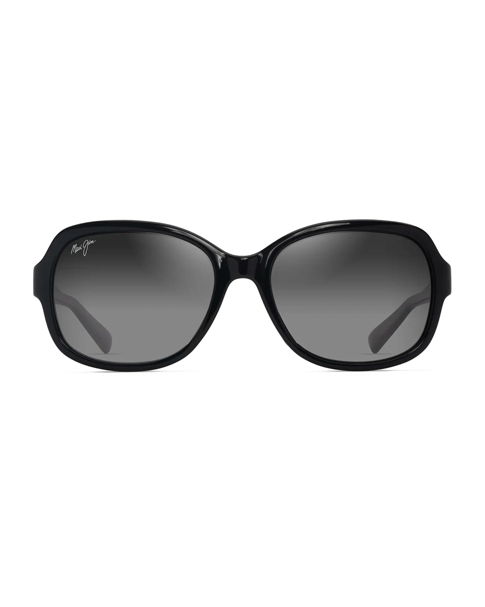 Tyylikkäät naisten Maui Jim Hiluhilu -aurinkolasit suoraan edestä kuvattuna. Siro perhosmainen siluetti, kiiltävän mustat kehykset ja tummanharmaat liukuväriset linssit.