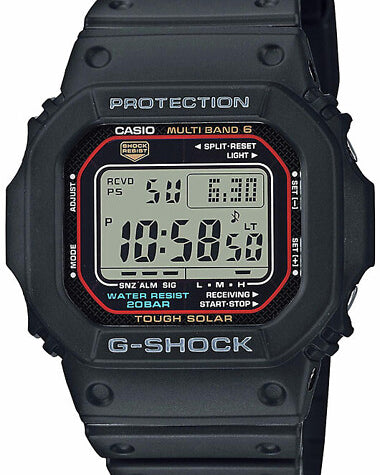 Casio G-Shock GW-M5610U-1ER herrklocka har en fyrkantig, grön digital urtavla. Ramen, boetten och remmen är svarta.