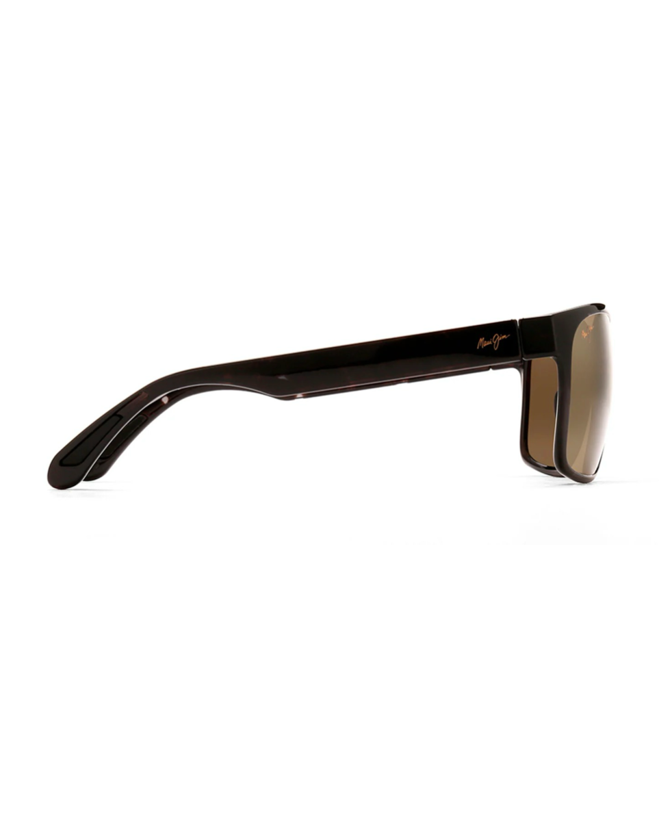 Profiilikuva Maui Jim Red Sands -aurinkolaseista sivulta katsottuna. Kevyt ja linjakas harmaankirjava aisa, jonka tyvessä on hillitty kullanvärinen Maui Jim -logo.