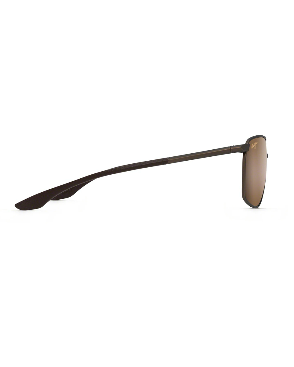 Profiilikuva Maui Jim Pu'u Kukui -aurinkolaseista sivulta katsottuna. Erittäin siro ja tasapainoinen pronssinvärinen metalliaisa, joka yhdistyy saumattomasti tummaan, pitoa parantavaan kumiosaan.