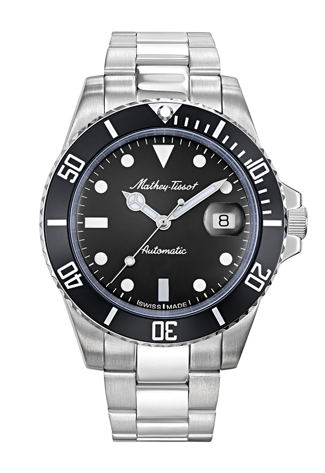 Mathey-Tissot Mathy Vintage Automatic H901ATN herrklocka har en rund, svart urtavla med datumvisning, silverfärgade och självlysande index och visare. Ramen är svart med minuutmarkeringar. Boetten och remmen är silverfärgade.