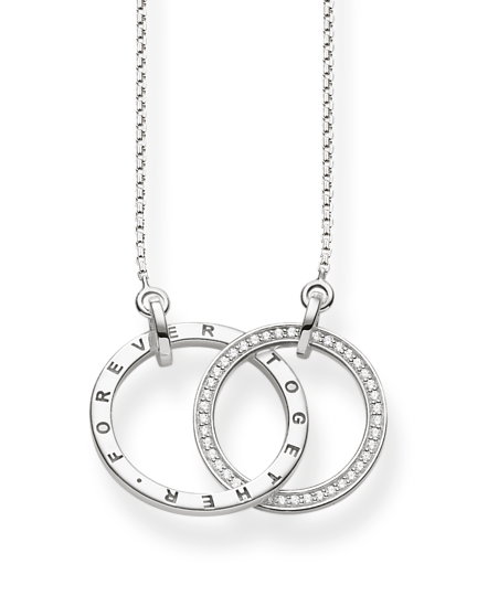 Thomas Sabo Forever Together Large KE1489-051-14 halsband har en tunn silverkedja dekorerad med två sammanlänkade silverringar. En ring har texten: "FOREVER TOGETHER", den andra är dekorerad med vita zirkoner.
