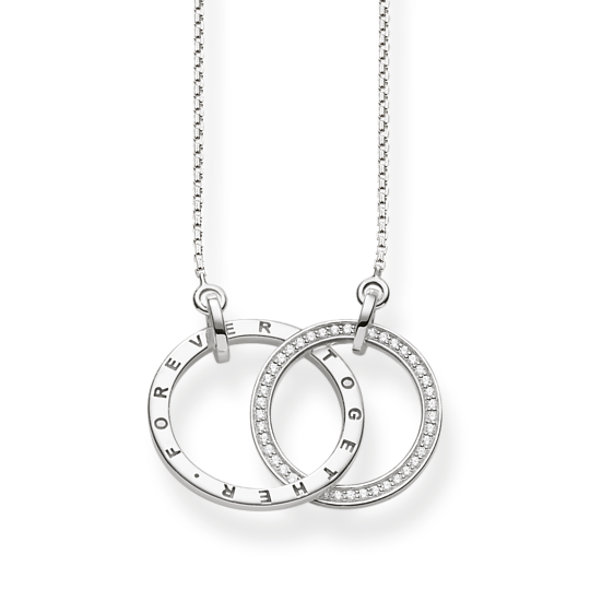 Thomas Sabo Forever Together Large KE1489-051-14 halsband har en tunn silverkedja dekorerad med två sammanlänkade silverringar. En ring har texten: "FOREVER TOGETHER", den andra är dekorerad med vita zirkoner.