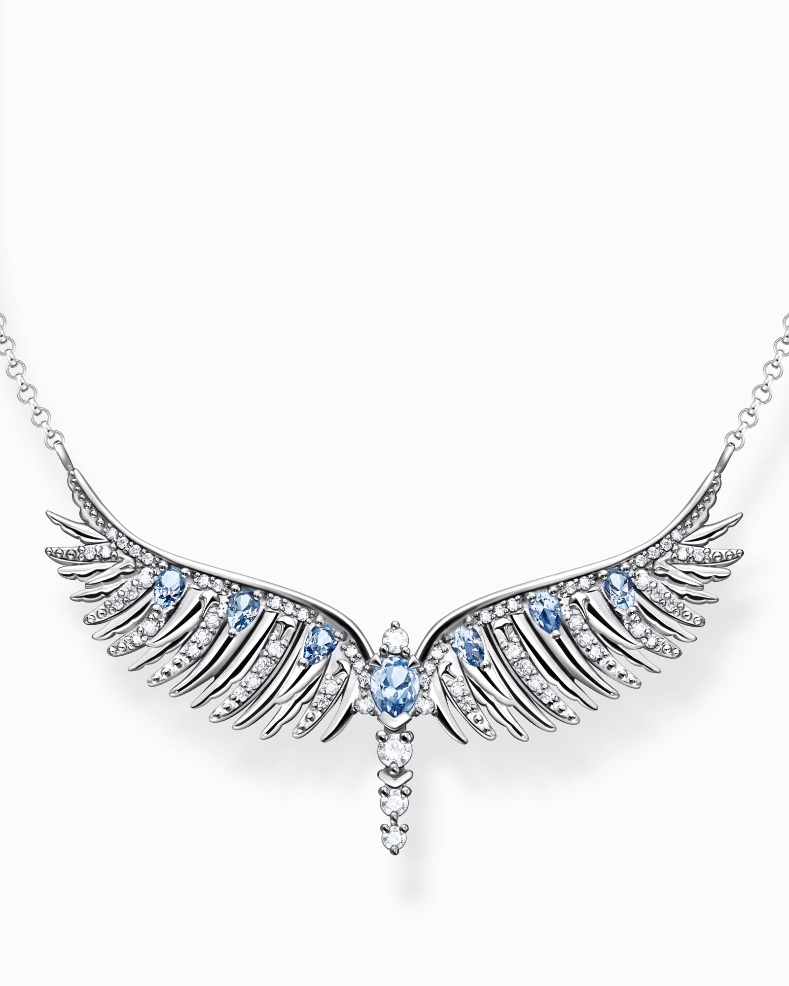 Thomas Sabo Phenix Wings With Blue Stones KE2167-644-1-L45 halsband har tunn silverkedja dekorerad med en stor silverfenix med utbredda vingar. Fenixens vingar och kropp är prydda med zirkoner och spineller.
