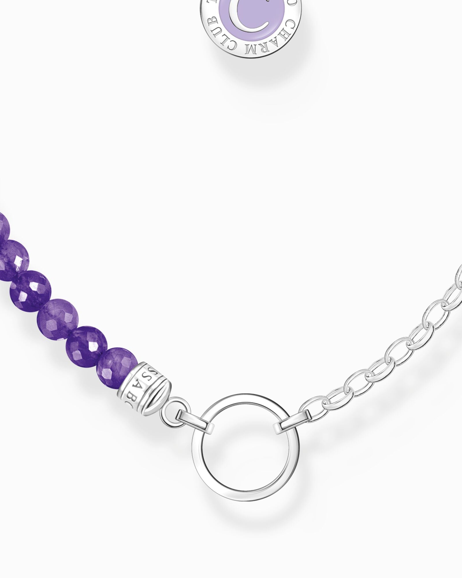 Thomas Sabo Charm Necklace With Beads KE2190-007-13-L45V halsband med violetta ametistpärlor på ena sidan och silverkedja på andra sidan. I mitten en silverring för att hänga charms.