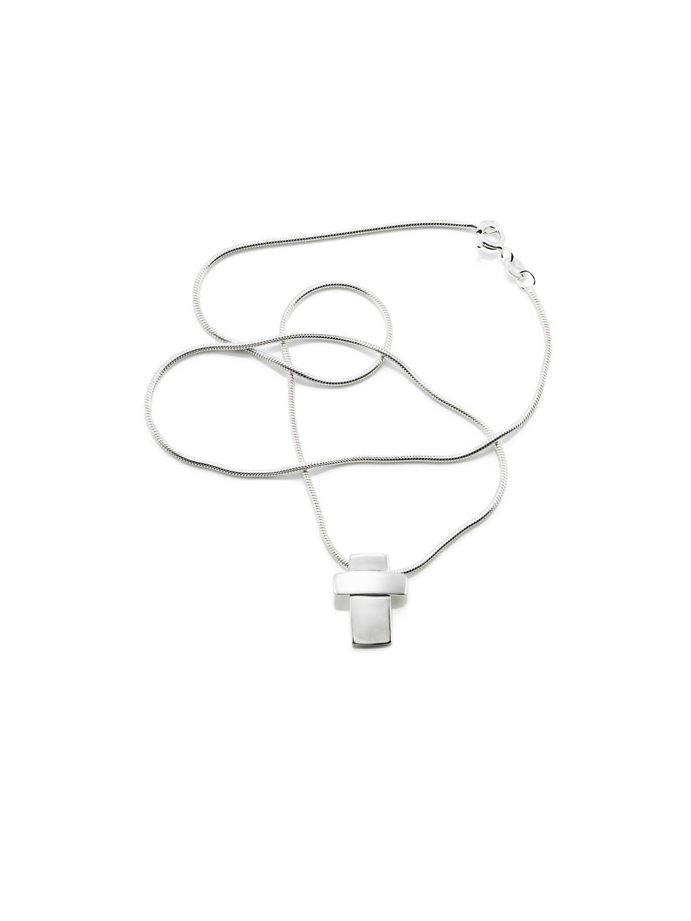 Efva Attling Little Cross 11-100-00681 hängsmycke är format som ett tillplattat kors och har en ormkedja i silver