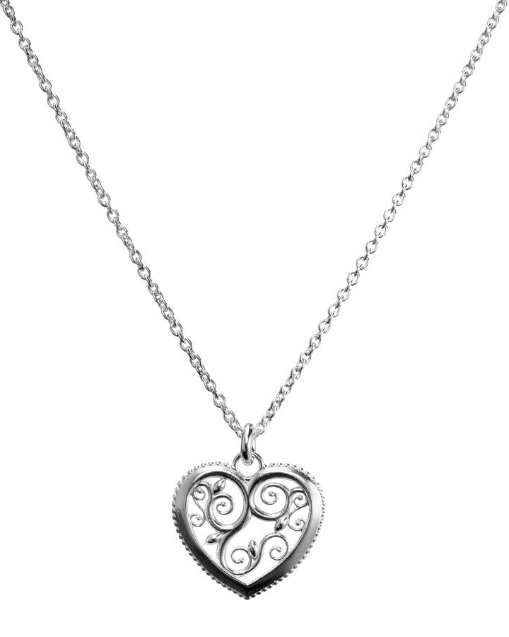 Lumoava Herttä halsband har en tunn silverkedja. Hänget är ett klassiskt filigranhjärta.