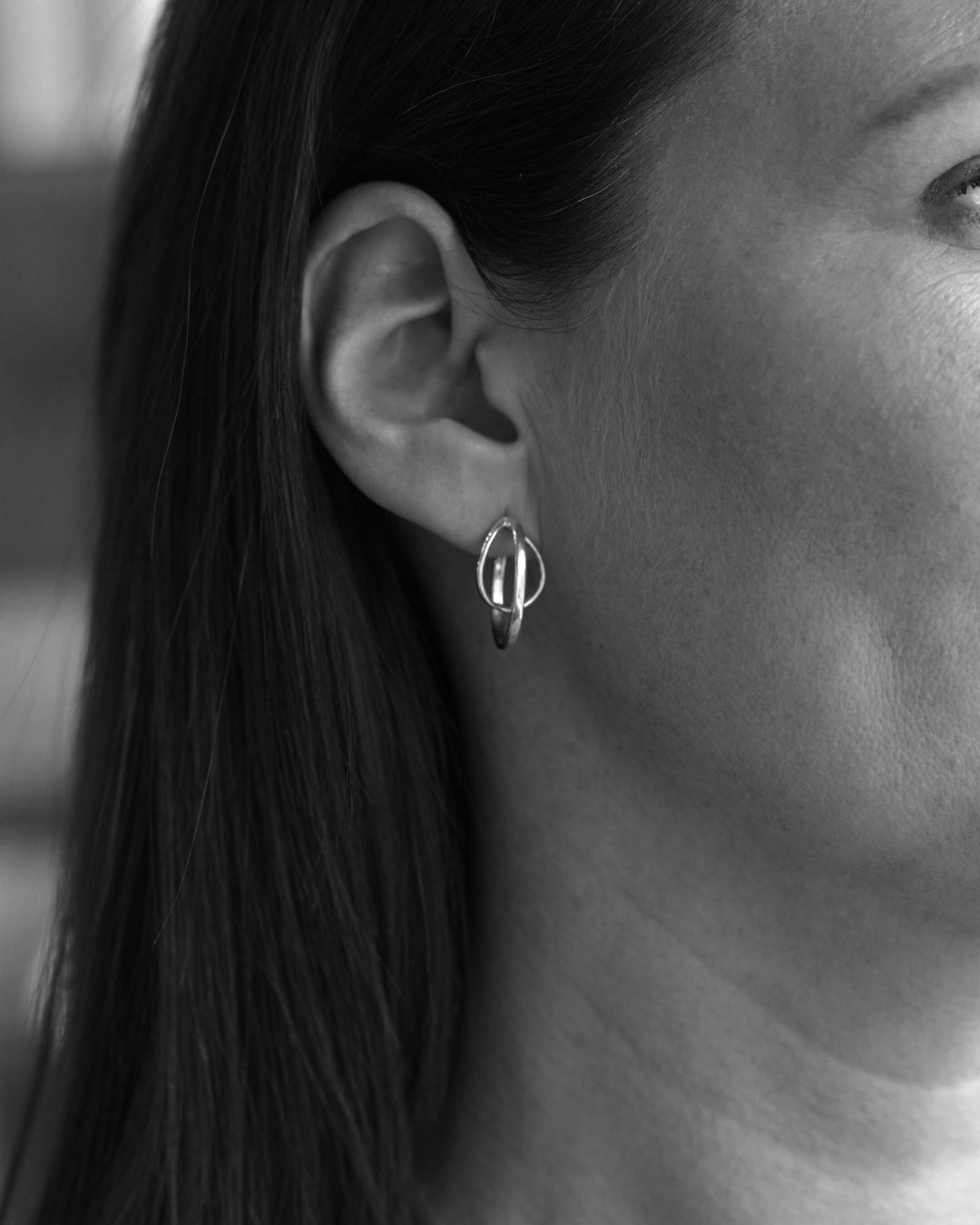 Guldviva Stormskärs Maja örhängen på stift, tappikorvakorut