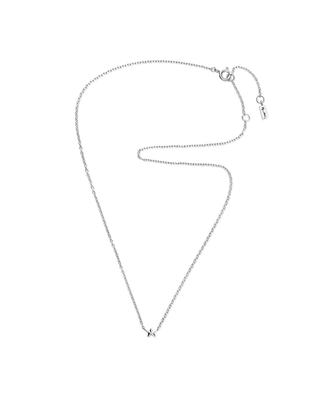 Efva Attling Micro Catch A Falling Star 10-100-02262 halsband har en liten femuddig stjärna och en tunn silverkedja