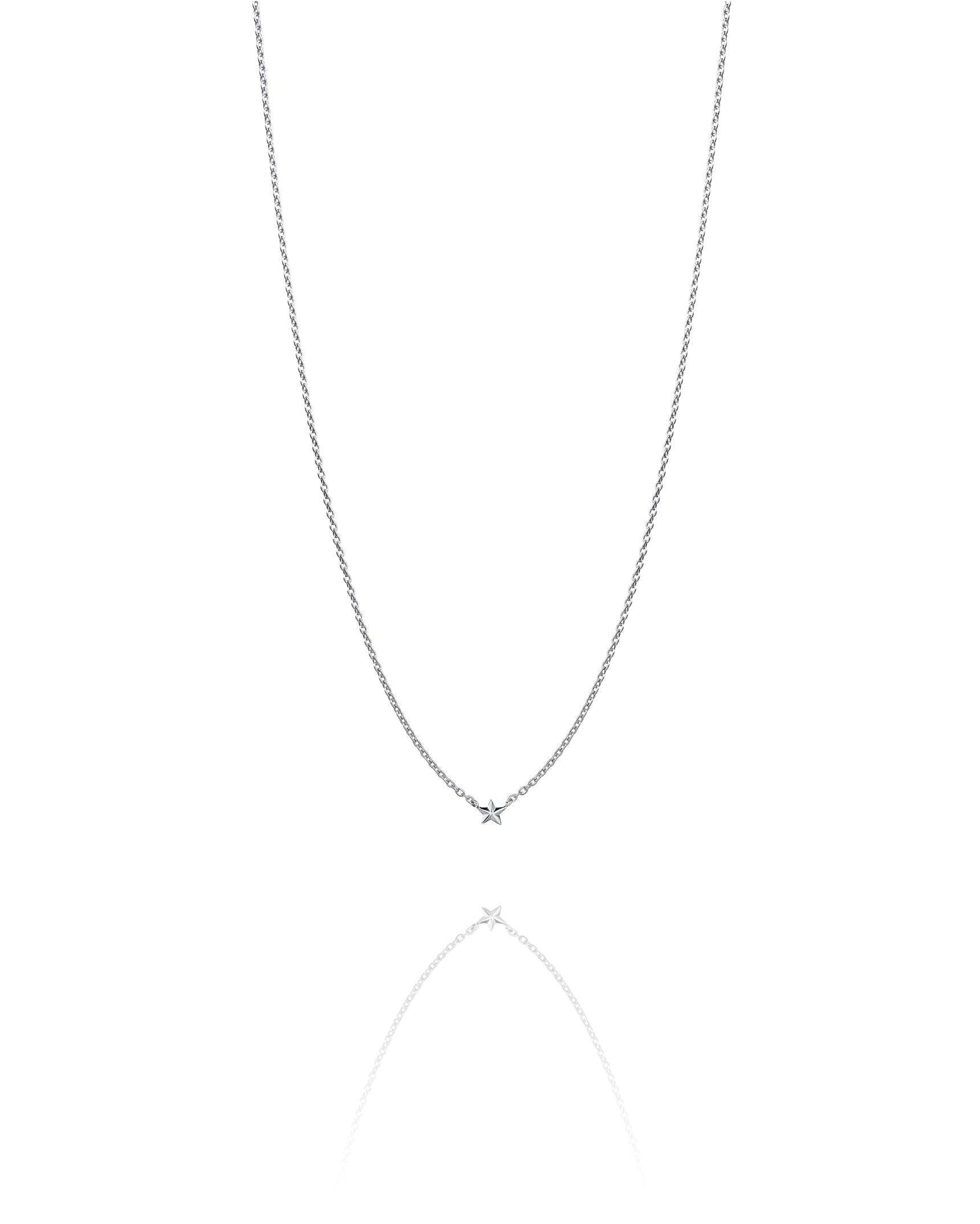 Efva Attling Micro Catch A Falling Star 10-100-02262 halsband har en liten femuddig stjärna och en tunn silverkedja