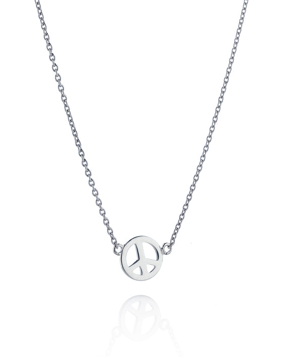 Efva Attling Mini Peace 10-100-00561 halsband har en tunn silverkedja med ett litet runt "peace"-märke fäst i mitten