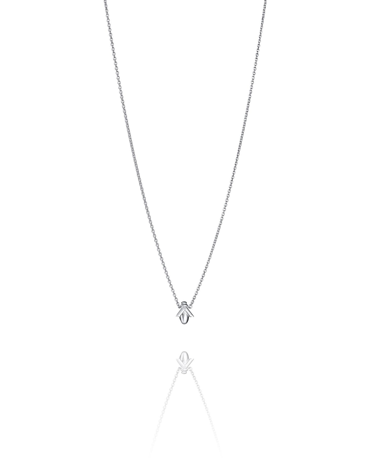 Efva Attling Oh babee 10-100-02350 halsband har en tunn silverkedja och en bi-formad prydnad