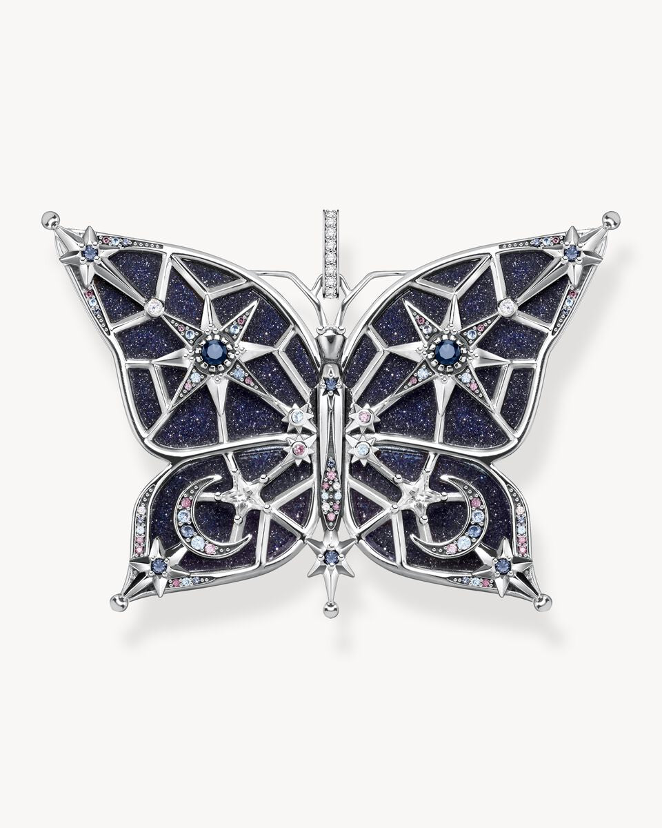 Thomas Sabo Buttefly Star And Moon PE925-945-7 hängsmycke är en underbar, stor silverfjäril med stjärnor och månar på vingarna, och den är dekorerad med smyckesstenar i olika färger.