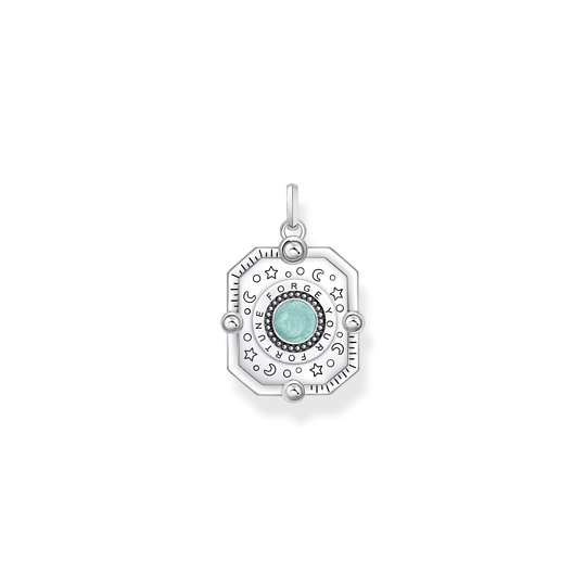 Smyckets baksidan pryds av graveringen FORGE YOUR FORTUNE, omgiven av halvmånar, stjärnor, prickar och fina linjer.