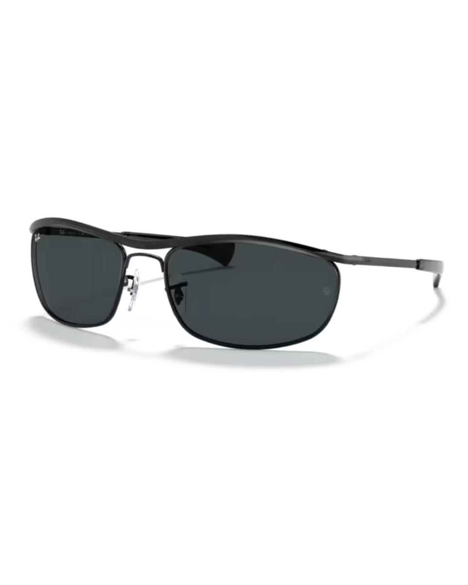 Ray-Ban Olympian I Deluxe RB3119M aurinkolasit kuvattuna edestä, korostaen tunnistettavaa kaarevaa metallista ylälinjaa ja sinisiä linssejä.