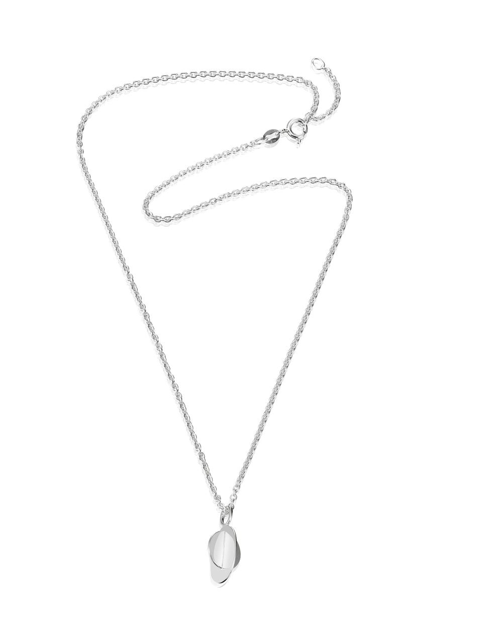 Efva Attling Reflections 11-100-01289 hängsmycke består av två silverplattor som ser ut att gå genom varandra