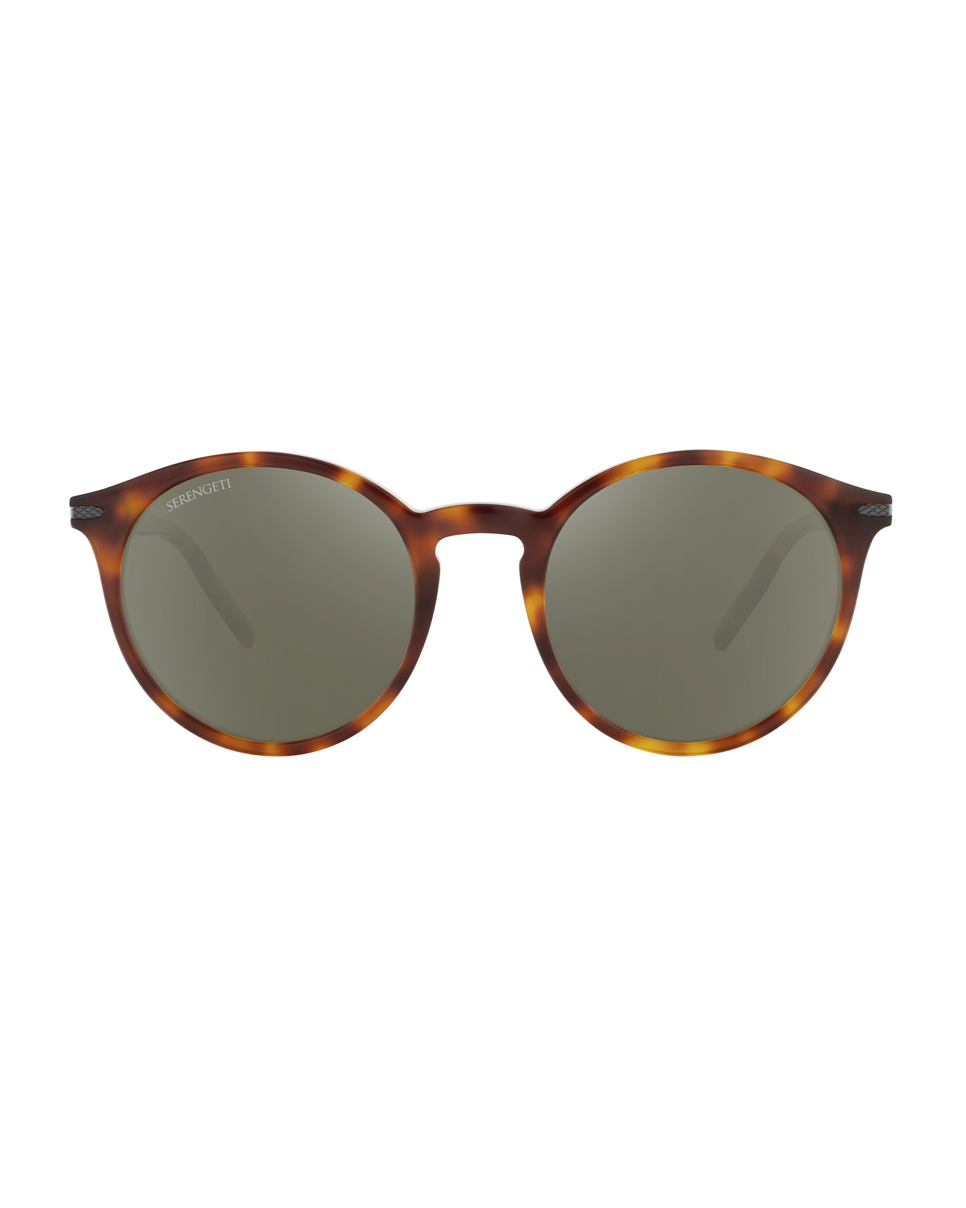 Pyöreät Serengeti Leonora SS028009 -aurinkolasit edestä kuvattuna. Perinteinen ruskea kilpikonnakuvioinen asetaattikehys (Classic Tortoise) ja vihreät 555nm-mineraalilinssit.