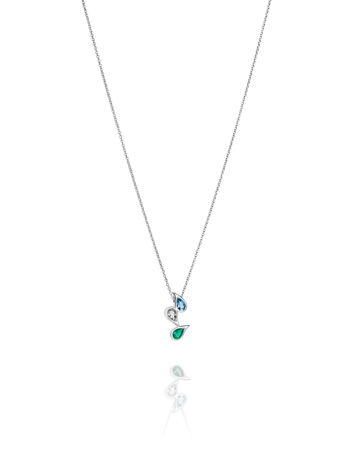 Efva Attling Sparkle of Life Triple 10-100-02452 halsband i silver med ett vågformat hänge och tre färgade droslipade stenar (grönt, vitt och blått).