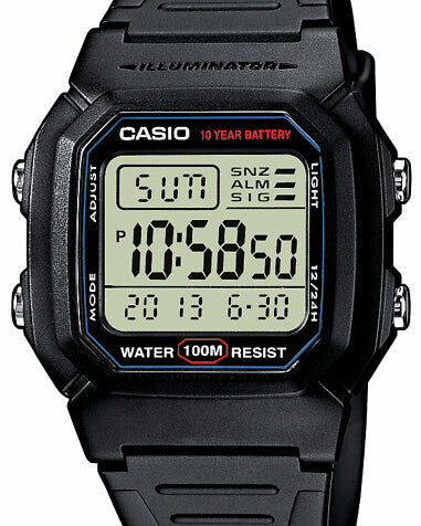 Svart Casio W-800H-1AVES digitalklocka med tydlig display och armband i konstharts.