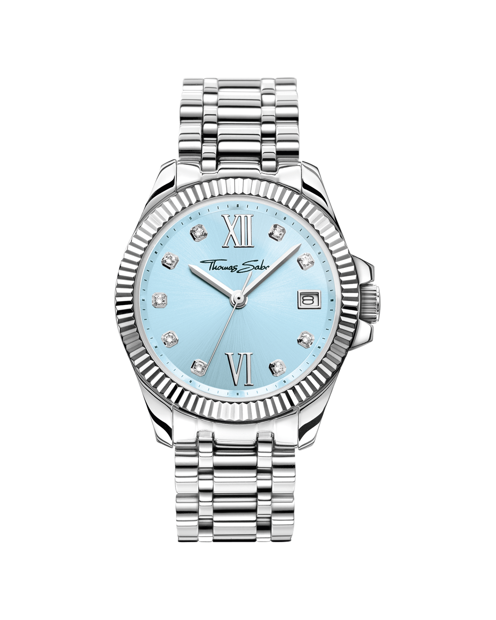 Thomas Sabo Divine Blue WA0405-201-209-33M damklocka har en rund, ljusblå urtavla med datumvisning och silverfärgade visare. Indexen är zirkoner och romerska siffror vid sex- och tolvtiden. Ramen, boetten och remmen är silverfärgade.