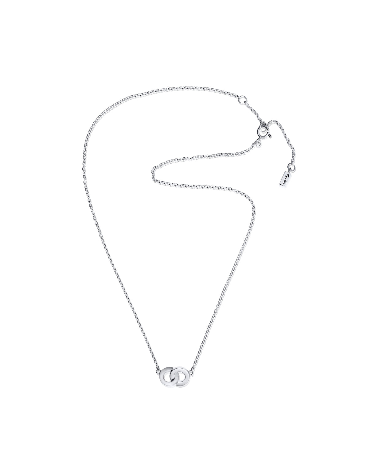 Efva Attling You & Me 10-100-02131 halsband har en tunn kedja och två sammanflätade ringar