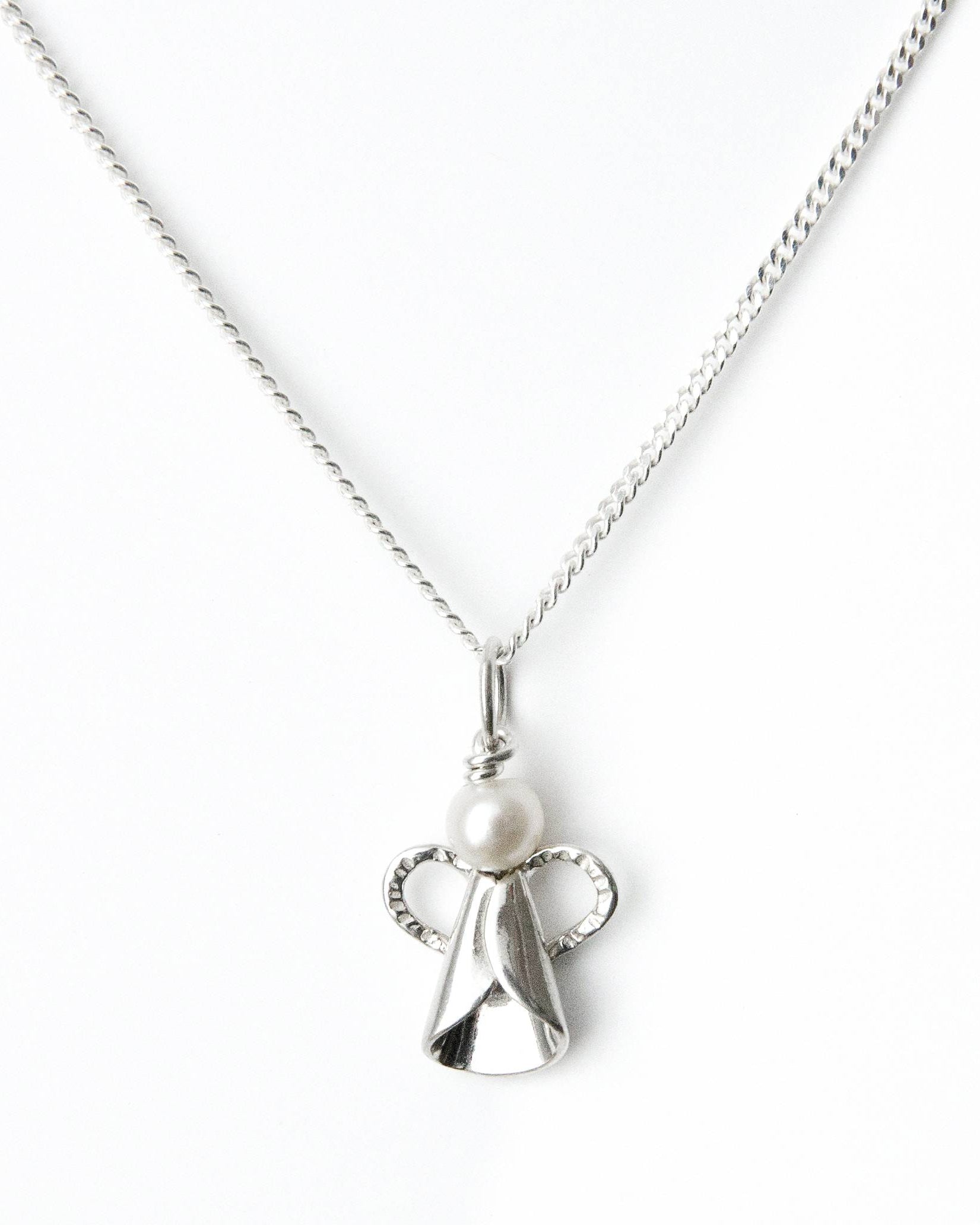 Guldviva Ängel halsband har en tunn silverkedja. Hänget är en ängel med en pärla som huvud.