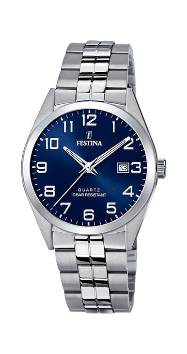 Urheilullinen Festina Classic F20437/3 -miestenrannekello. Kellossa on hopeanvärinen teräsrunko ja teräsranneke sekä upea tummansininen kellotaulu selkeillä numeroilla ja päivyrillä.