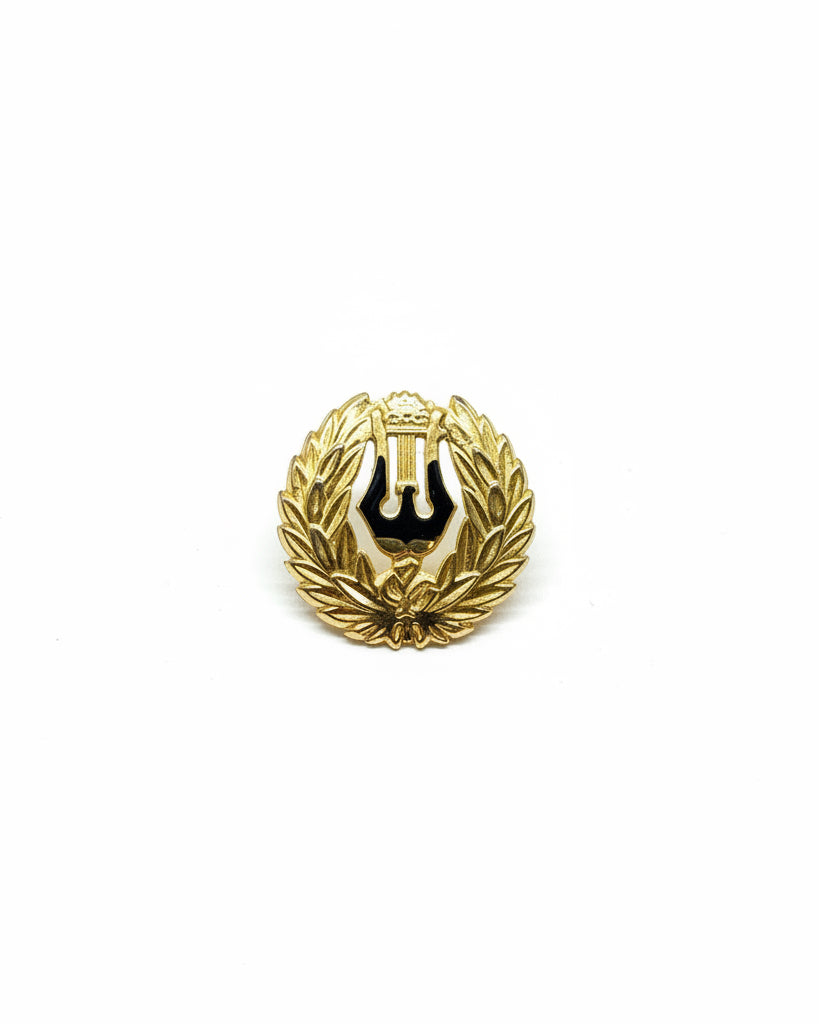 Äitilyyra rintaneula 22 mm, 14K kultaa ylioppilasjuhlaan