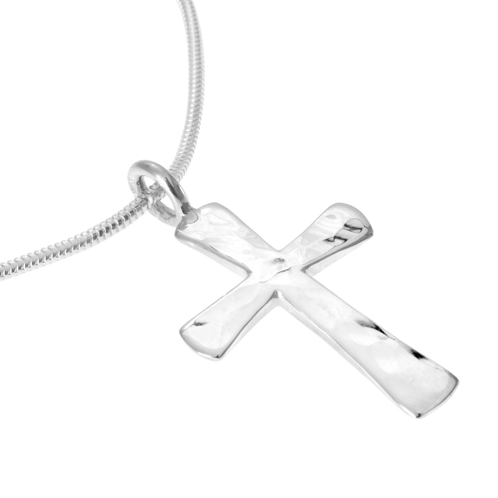 Guldviva Smid halsband har en tunn silverkedja och ett korshänge.