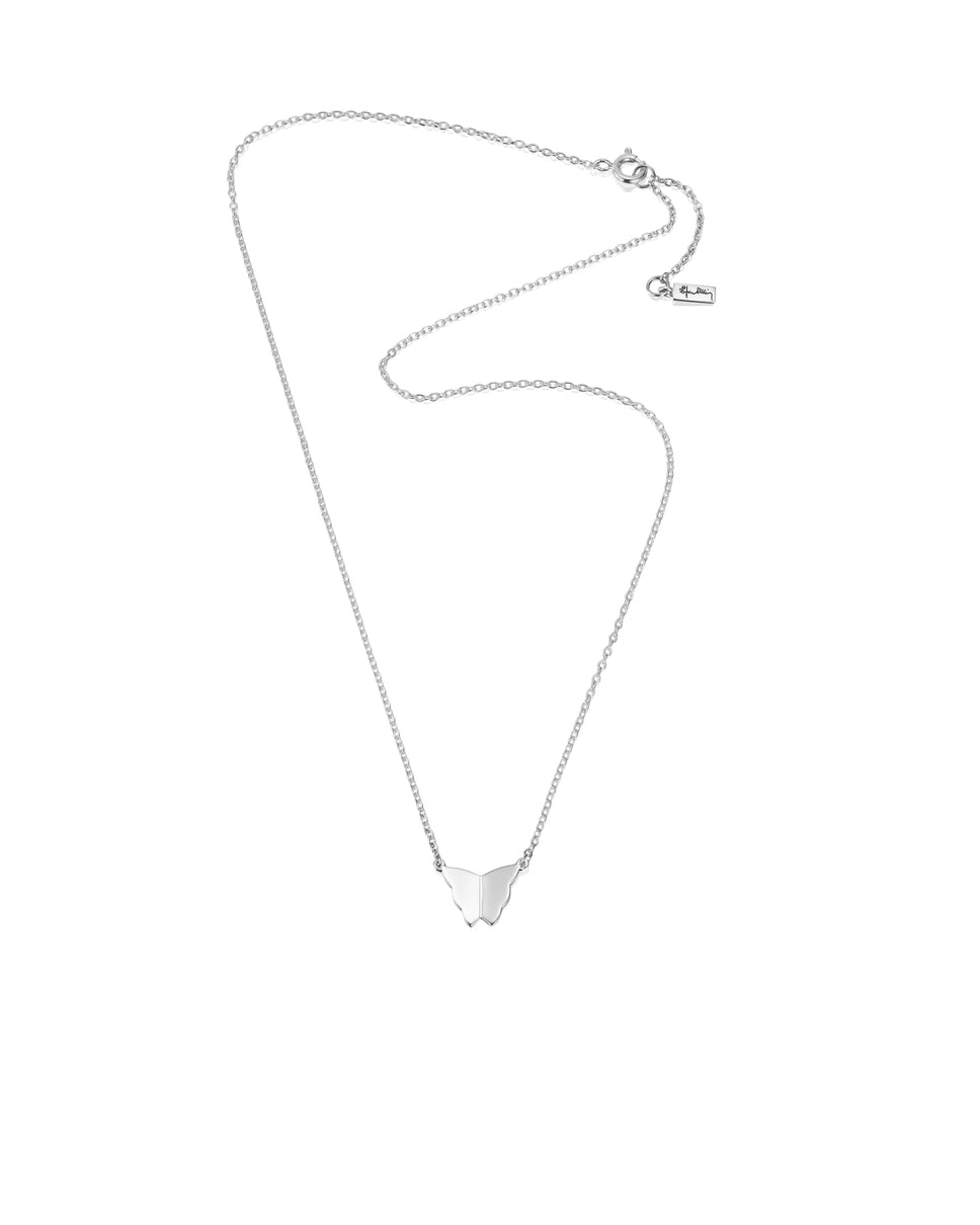 Efva Attling Little Miss Butterfly 10-100-01017 halsband har en tunn silverkedja prydd med en fjäril.