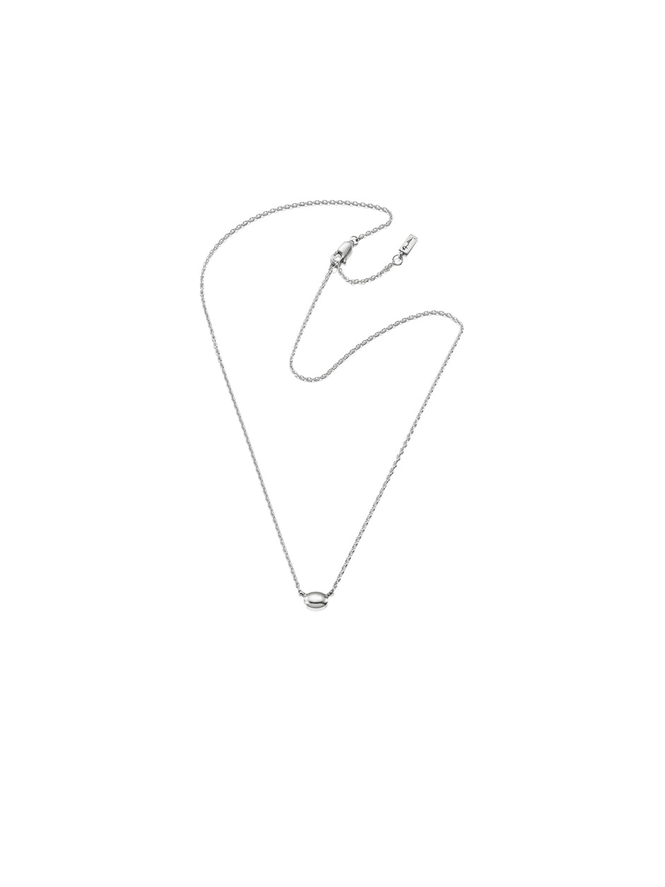 Efva Attling Love Bead 10-100-01208 halsband har en tunn silverkedja med en oval "love bead"-pärla fäst I mitten.