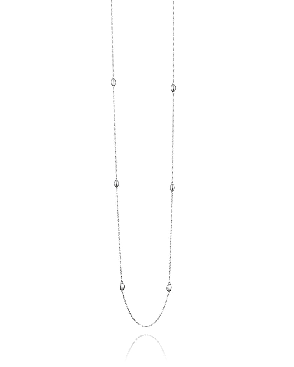 Efva Attling Love Beads long 10-100-01207 halsband har en long, tunn silverkedja med sex ovala "love bead"-pärlor fäst I den.
