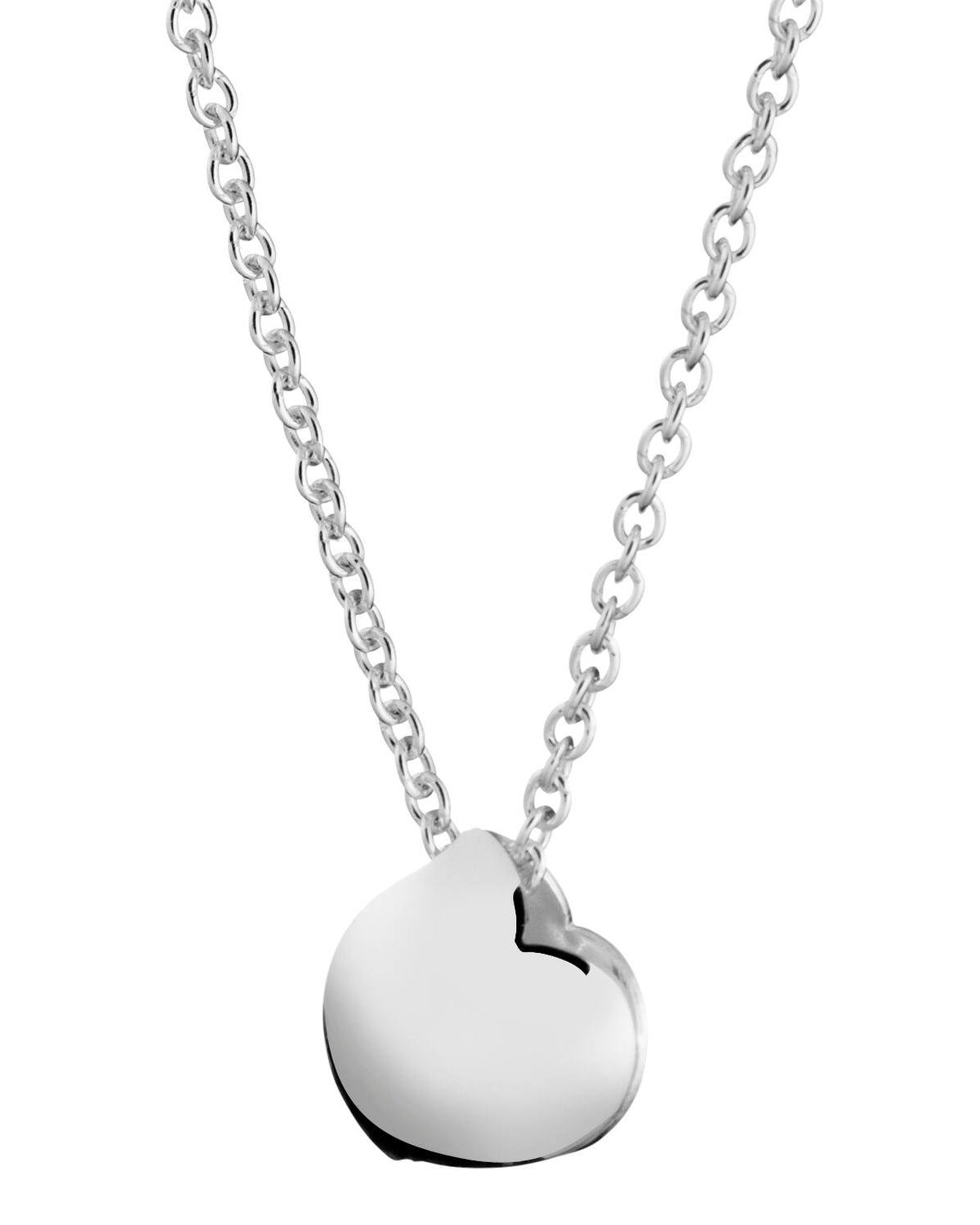 Lumoava Hali-lilla halsbandet har en tunn silverkedja. Hänget är ett litet hjärta, rund och mjuk i linjerna.
