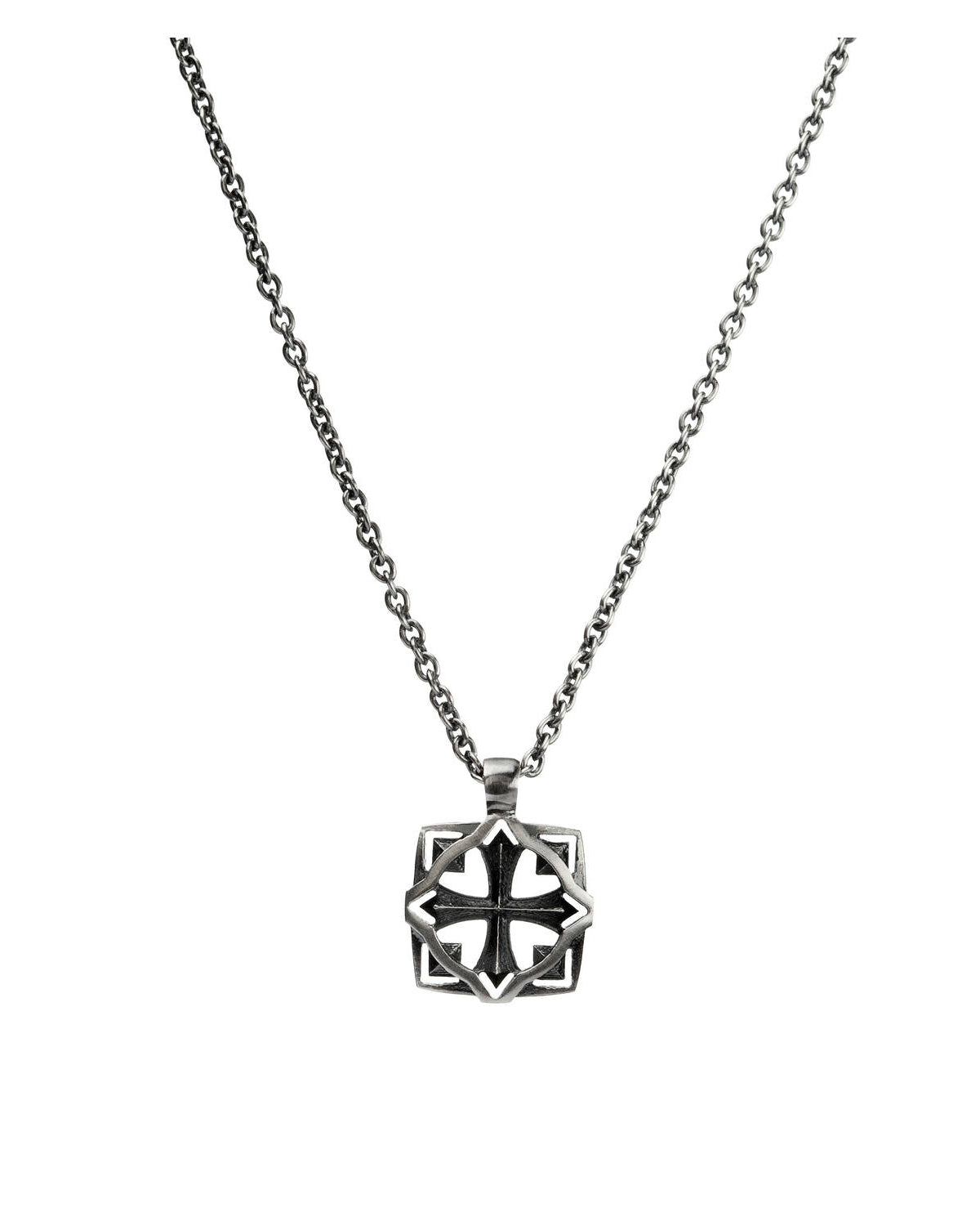 Lumoava Soturi-halsbandet har en tunn silverkedja. Hänget är starkt och robust, formad kantig och kraftfull.