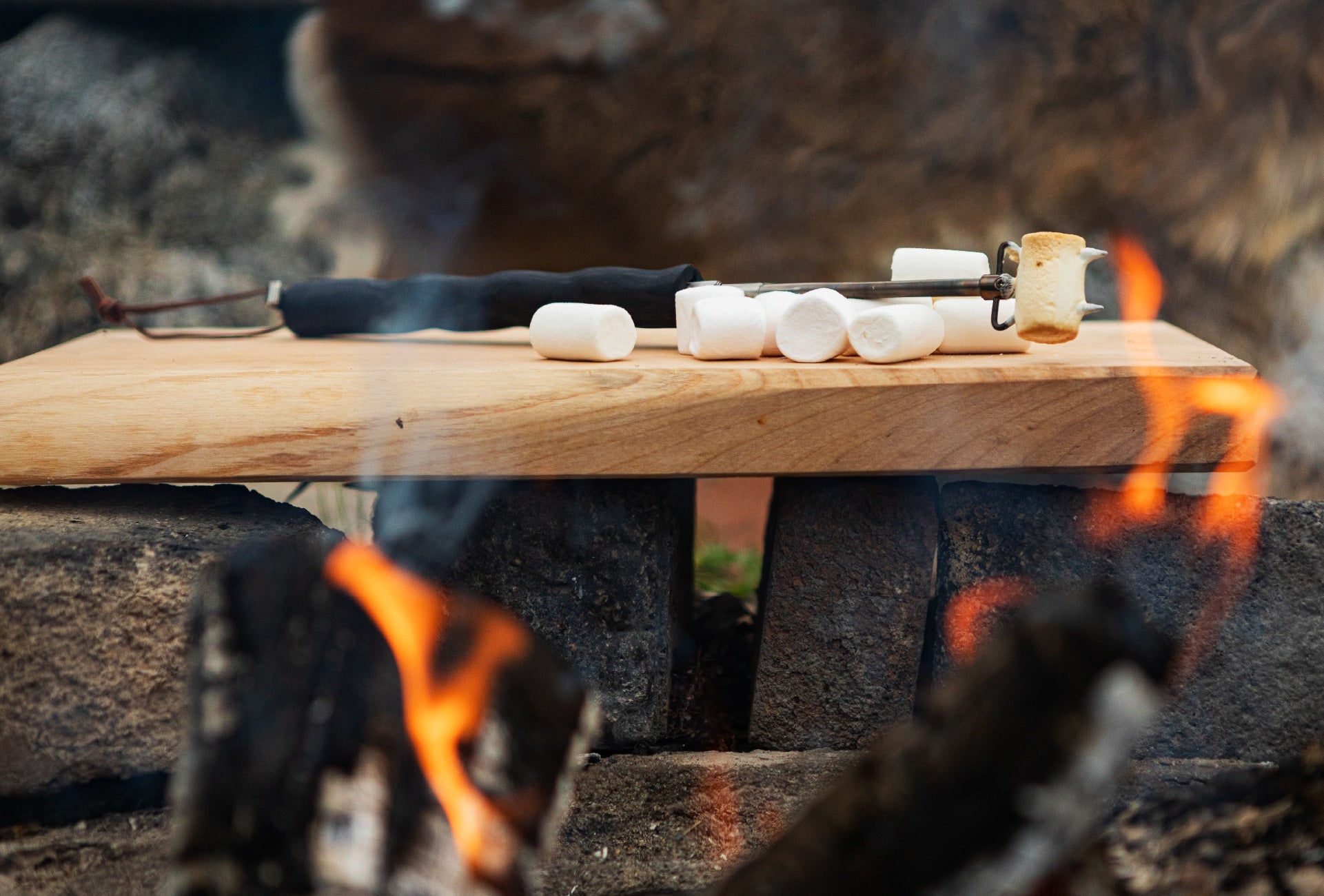 Arctic Legend BBQ Stick
Korvpinne med handtag I svart björk, makkaratikku teleskooppivarrella ja mustalla koivukahvalla