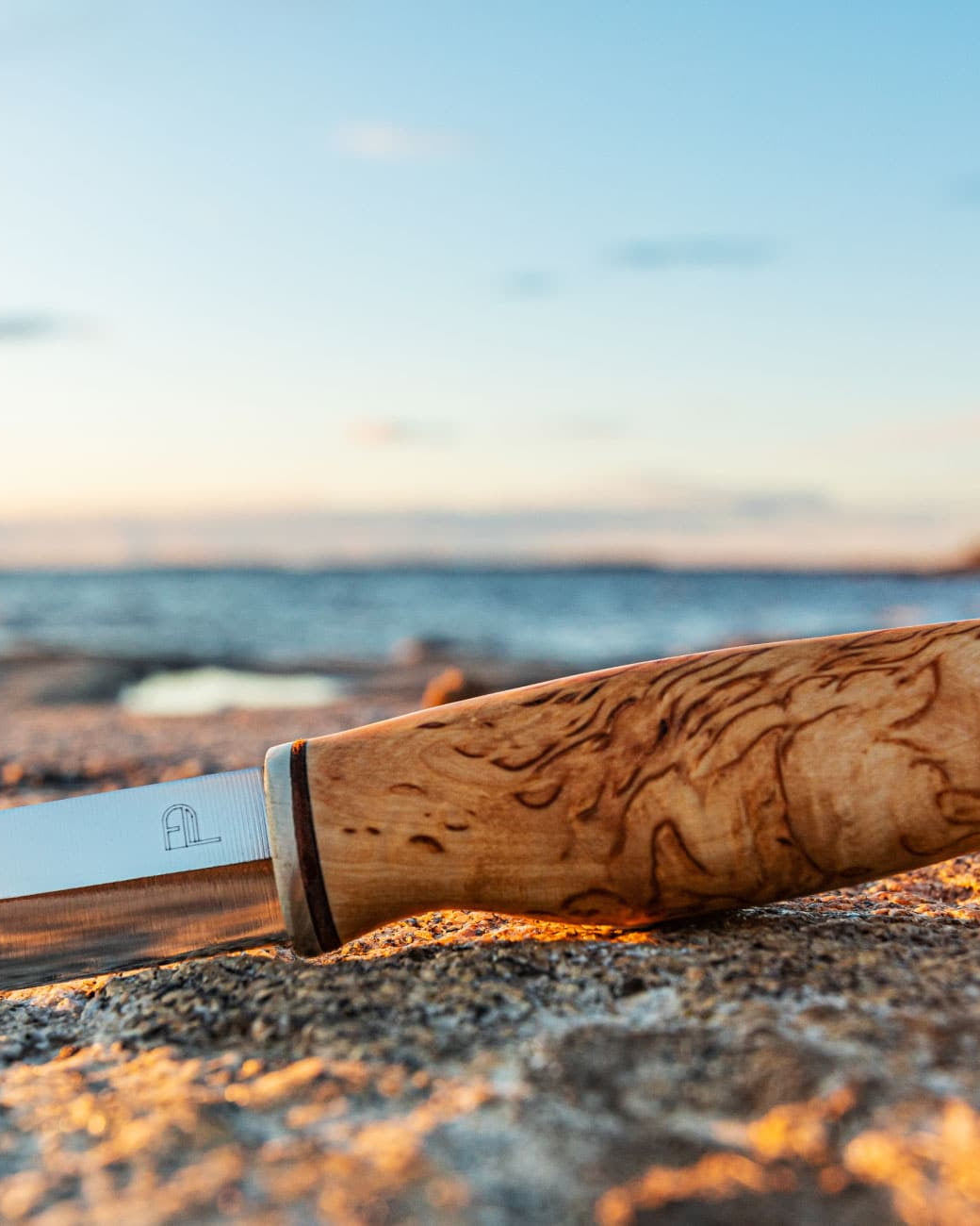 Arctic Legend Handicraft Knife
hantverk kniv med handtag av masurbjörk.
käsityöpuukko visakoivukahvalla