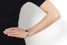 Efva Attling Carpe Diem Cuff silverarmband buret på handleden, artikelnummer 14-100-00075.