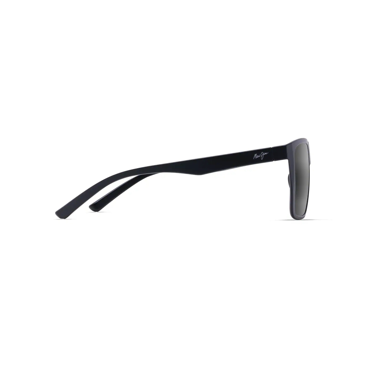 Profiilikuva miesten Maui Jim Honokalani -aurinkolaseista sivulta katsottuna. Linjakas ja sporttinen mattamusta aisa, jossa on tyylikäs, sulautettu muotoilu.