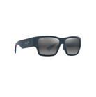 Maui Jim Kaʻolu Blue Matte -aurinkolasit etuviistosta esitellen kehyksen hienovaraista kaarevuutta, upotettuja nenätyynyjä ja sangan hopeista Maui Jim -logoa.