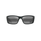 Urheilulliset Maui Jim Kanaio Coast -wrap-aurinkolasit suoraan edestä kuvattuna. Mattamusta kokokehys, kaareva muotoilu ja laadukkaat tummanharmaat linssit.